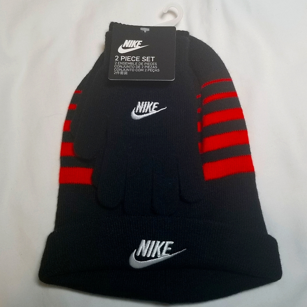 NWT Nike Youth Boys Black/Red Beanie/Gloves Set
